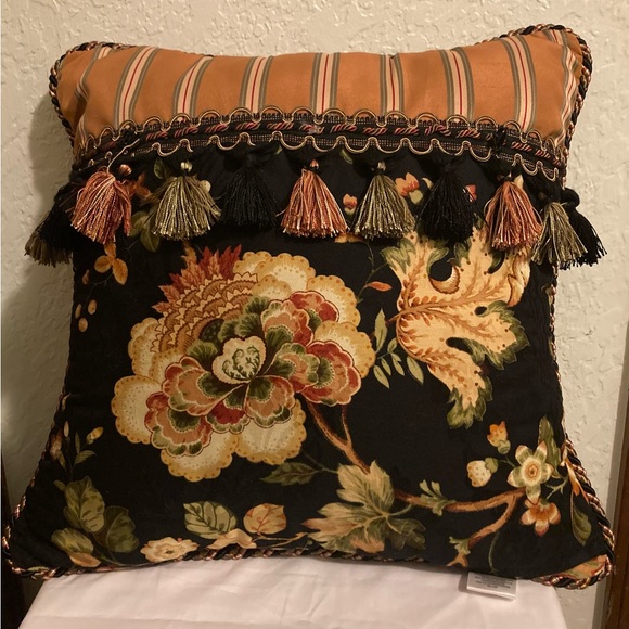 Croscill Throw Pillow approx 17x17” Bohemian style Striped on back w/11 Tassels - Picture 7 of 13